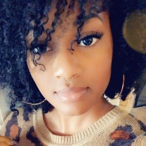 Meet your Posher, Jenay